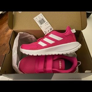 KIDS ADIDAS TENNIS SHOE